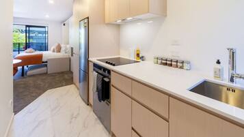 Refrigerador, microondas, horno, placa de cocina