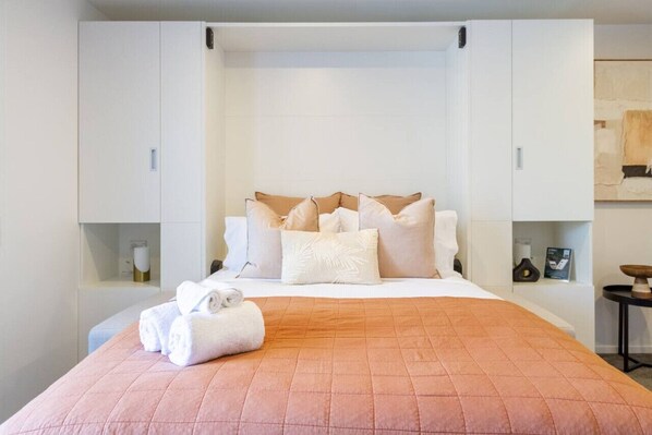 1 bedroom, desk, iron/ironing board, free WiFi