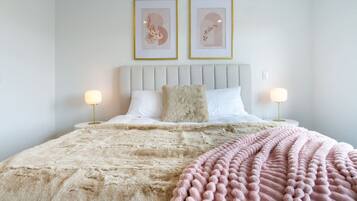 2 habitaciones, tabla de planchar con plancha y cuna de viaje