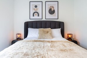 2 bedrooms, iron/ironing board, travel cot, free WiFi