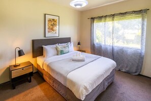 5 chambres, fer et planche à repasser, Wi-Fi gratuit, draps fournis