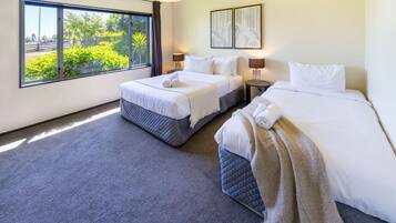 5 habitaciones, tabla de planchar con plancha y wifi gratis