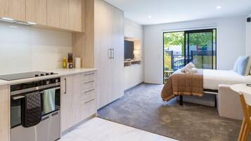 Køleskab, mikrobølgeovn, ovn, kogeplade