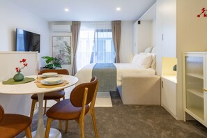 1 bedroom, desk, iron/ironing board, free WiFi - City based Studio Living (Christchurch)