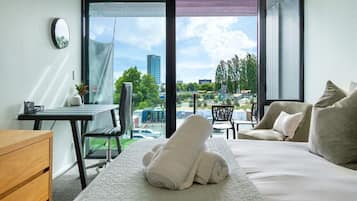 1 室のベッドルーム、デスク、アイロン / アイロン台、WiFi (無料)