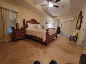 4 chambres, fer et planche à repasser, Wi-Fi, literie fournie
