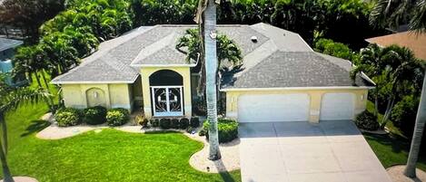 المنطقة المحيطة بالمنشأة