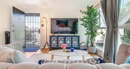 Santa Monica Beach Suite. Off street parking and walking distance to everything!