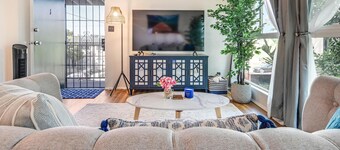 Santa Monica Beach Suite. Off street parking and walking distance to everything!