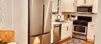 Cozy Modern Luxury 3 BDR Condo near NYC WiFi, free parking in lovely East Orange
