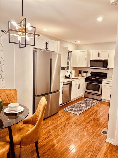Cozy Modern Luxury 3 BDR Condo near NYC WiFi, free parking in lovely East Orange