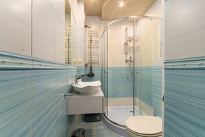 Shower - Rynek Wrocław Pleasant Studio (Wrocław)