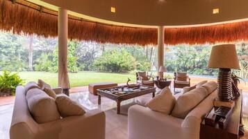 Luxury House | Living area