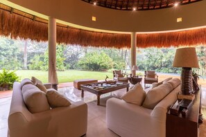 Living area - Yeguas Y58 by Wynwood House (Anapoima)