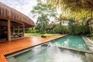 Kolam renang outdoor