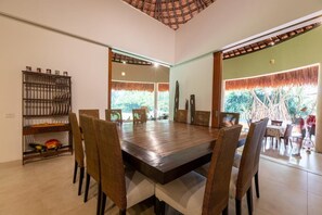 Luxury House | Dining room