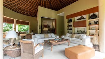 Luxury House | Living area