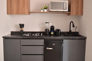 Microwave, coffee/tea maker, toaster, blender