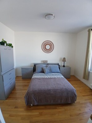 3 bedrooms, in-room safe, desk, iron/ironing board