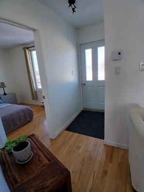 3 bedrooms, in-room safe, desk, iron/ironing board