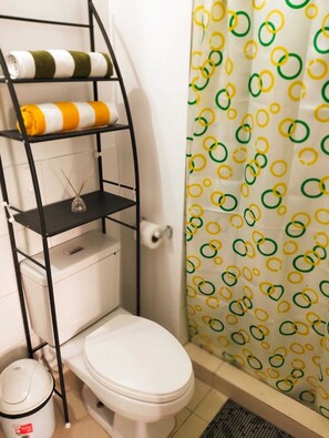 Hårføner, håndklær, såpe og toalettpapir