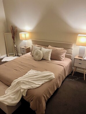 2 bedrooms, iron/ironing board, WiFi, bed sheets