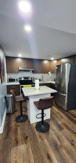 Fridge, microwave, oven, stovetop - Charming Private 2 bedroom 1 Bathroom Basement Suite in awesome Brampton (Brampton)