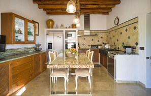 Kühlschrank, Ofen, Herdplatte, Geschirrspüler