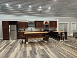 Private kitchen - Charming 4-bedroom barndominum in Elberta with AC, WiFi, 5 miles from boat ramp
(Elberta)