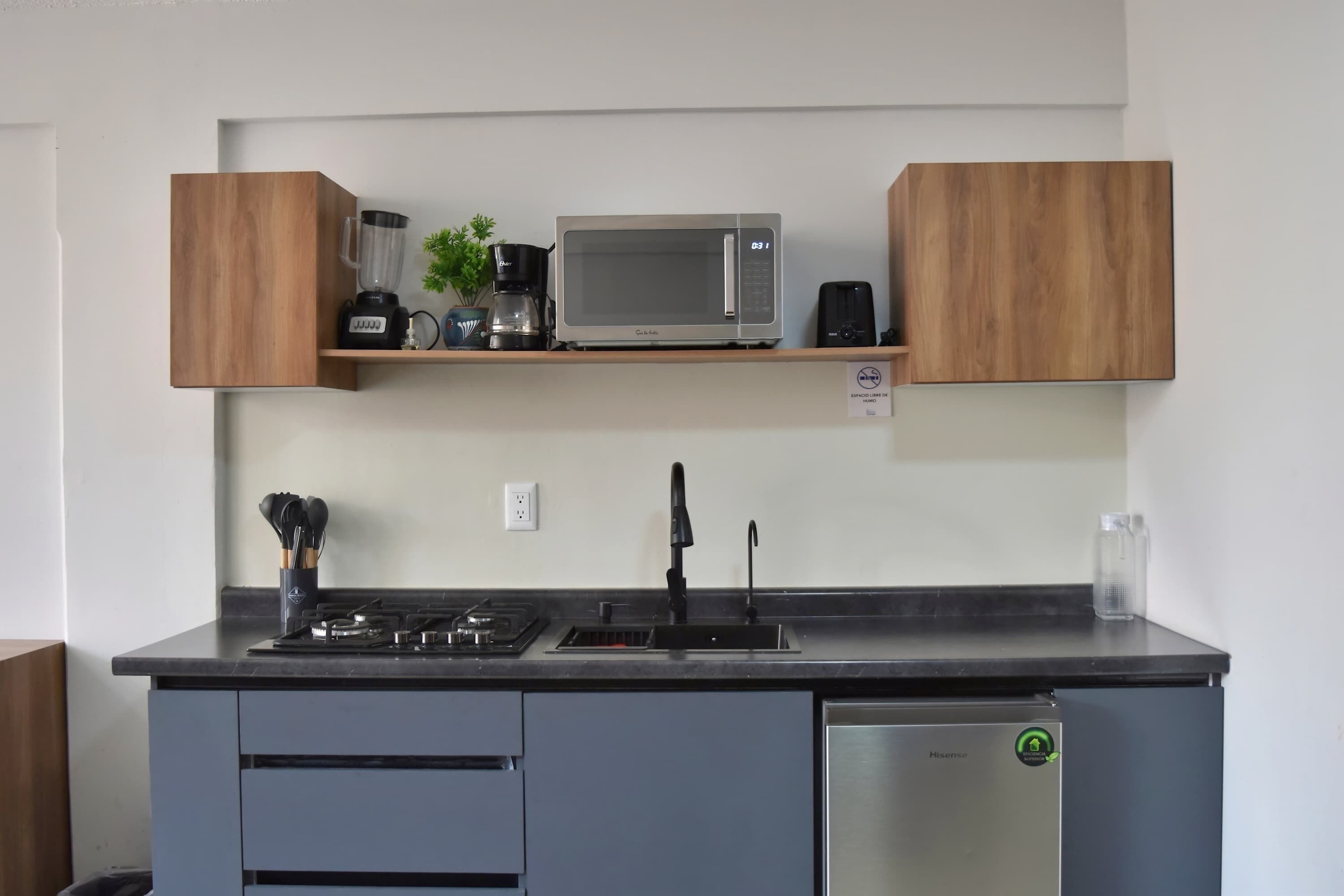 Microwave, coffee/tea maker, toaster, blender