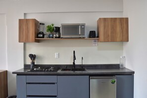 Microwave, coffee/tea maker, toaster, blender