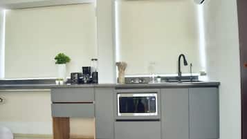 Microones, cafetera i tetera, torradora i liquadora