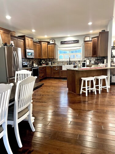 The Palmer Retreat on the Green-HotTub,SaltWaterPool,FirePit,Family,Events