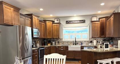 The Palmer Retreat on the Green-HotTub,SaltWaterPool,FirePit,Family,Events