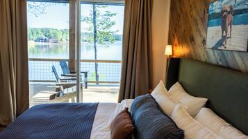 9 bedrooms, desk, iron/ironing board, free WiFi