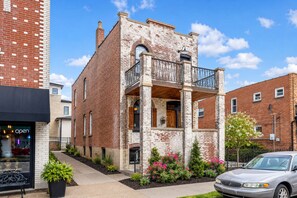 Exterior - Rustic Retreat on The Hill (St Louis)