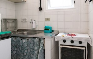 Mikrowelle, Ofen, Herdplatte, Kochgeschirr/Geschirr/Besteck