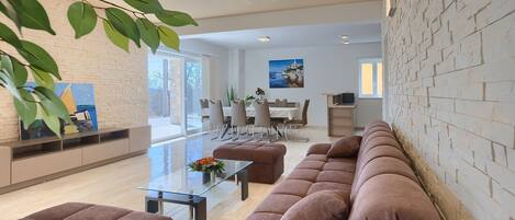 Télévision, baby-foot