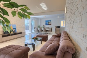 TV, table football - Villa Laura (Istria - Labin) (Labin)