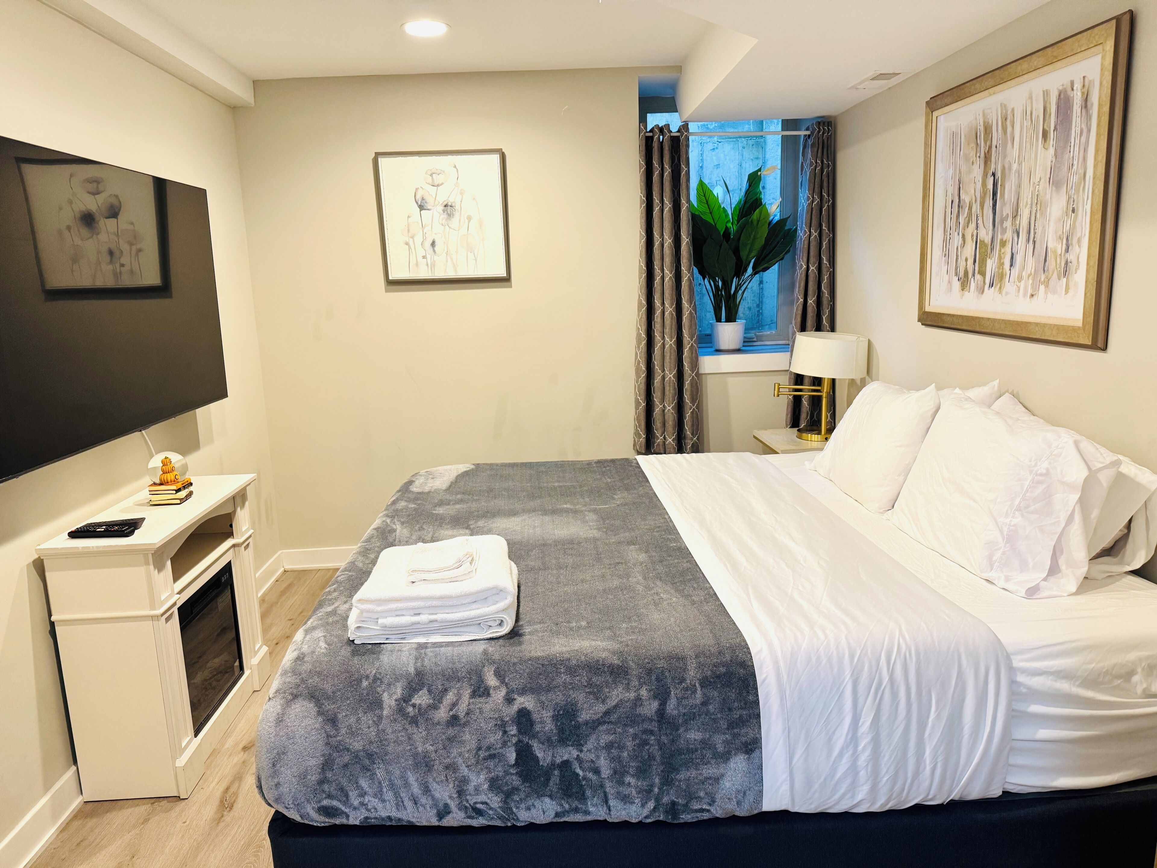 4 chambres, bureau, fer et planche à repasser, accès au Wi-Fi (inclus)