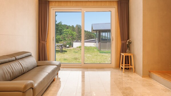 Basic Room, 2 Bedrooms (Room B(Pets Not Allowed)) | 2 bedrooms, free WiFi - Hoengseong Irangdunaerecreationalpension (Hoengseong)