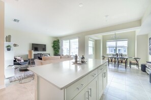 Interior - Luxury Vacation 2BR/2BA Condo Near Theme Parks and Shopping – Immaculately Clean (Kissimmee)