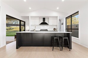Fridge, microwave, oven, stovetop - Hilltop Haven (Greta)