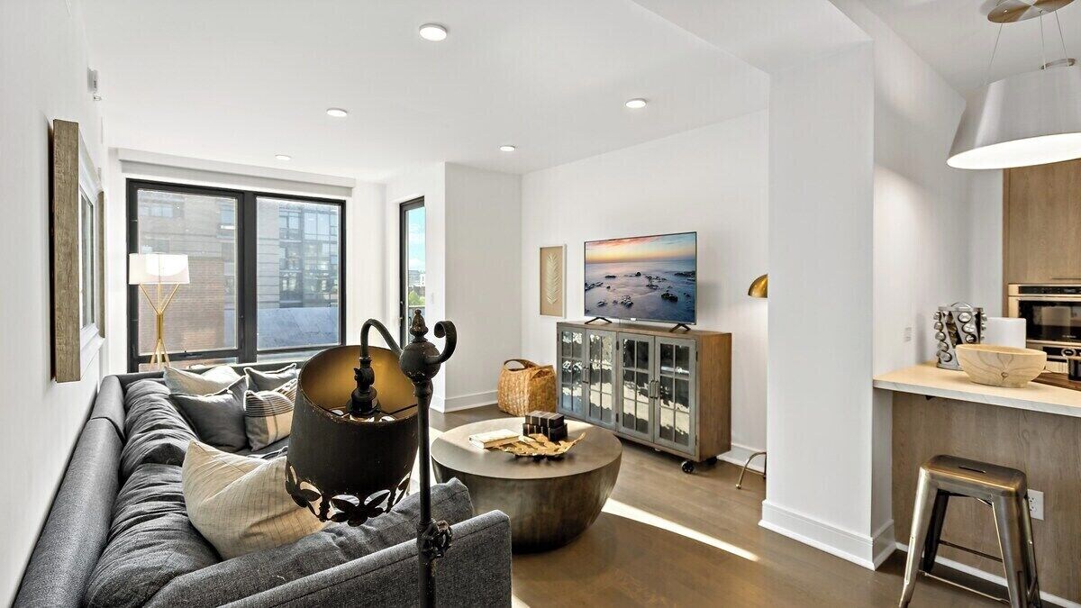 Downtown | Views | Luxury | Sunny