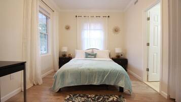 2 bedrooms, internet, bed sheets