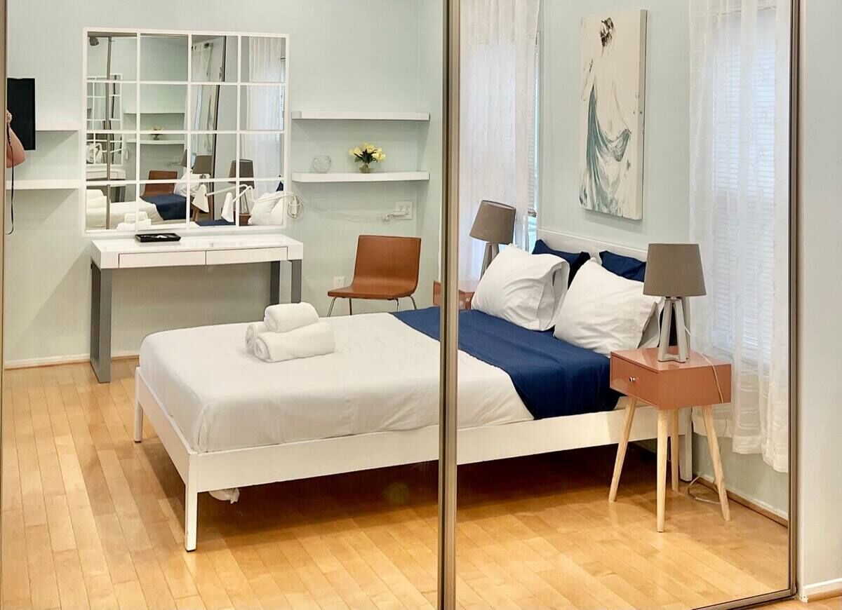 3 quartos, acesso à internet, roupa de cama