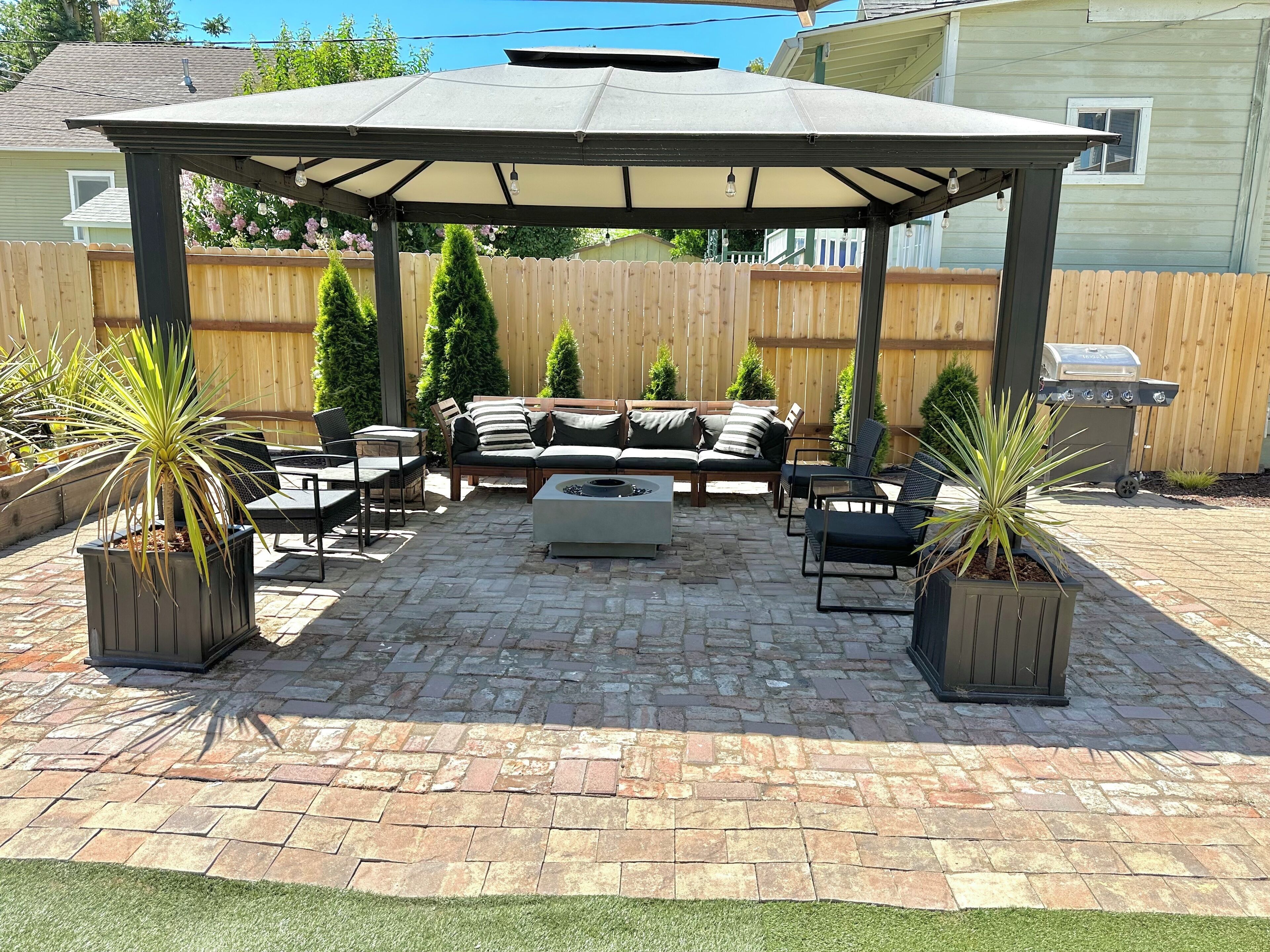 2 BD\/2 BA in Historic Downtown Sacramento -Beautiful Backyard, Centrally Located