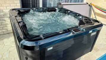 Bañera de hidromasaje exterior
