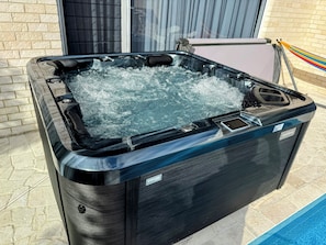 Bain à remous extérieur