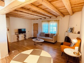 Fireplace - Lovely Home on Museum Hill-walk to Plaza/Canyon Rd (Santa Fe)